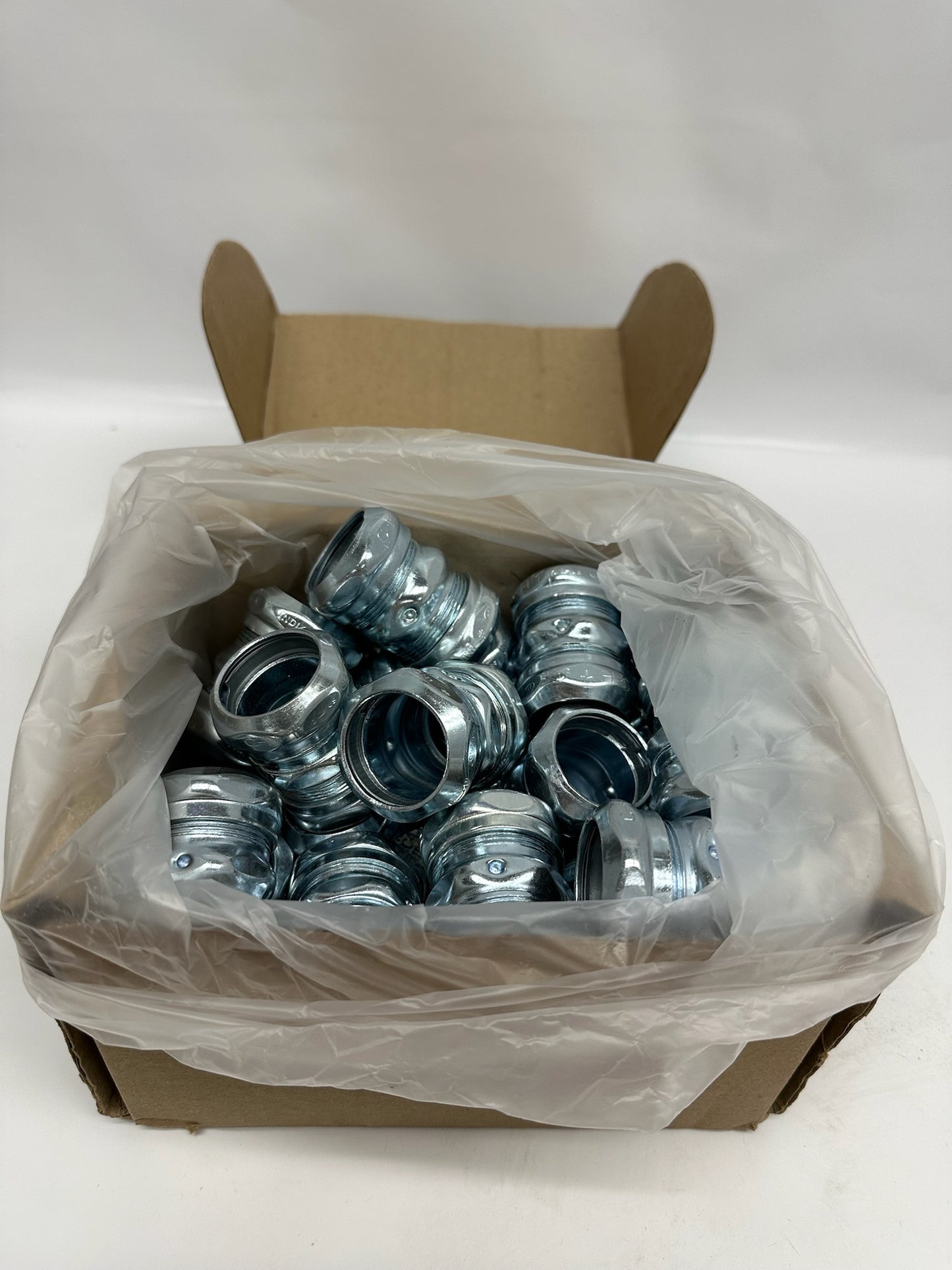 75 PK Eaton 662 1‑in EMT Compression Couplings Zinc Steel