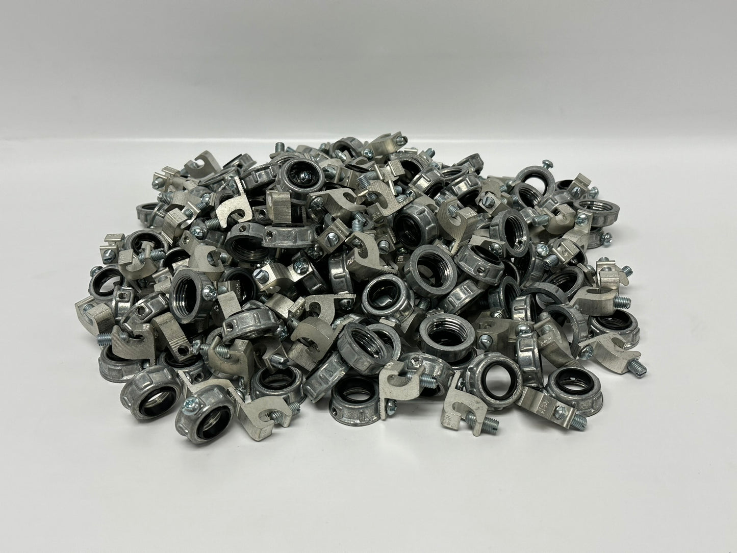 115 PK Raco 1216 1-1/2" Malleable Iron Grounding Bushing with Lug