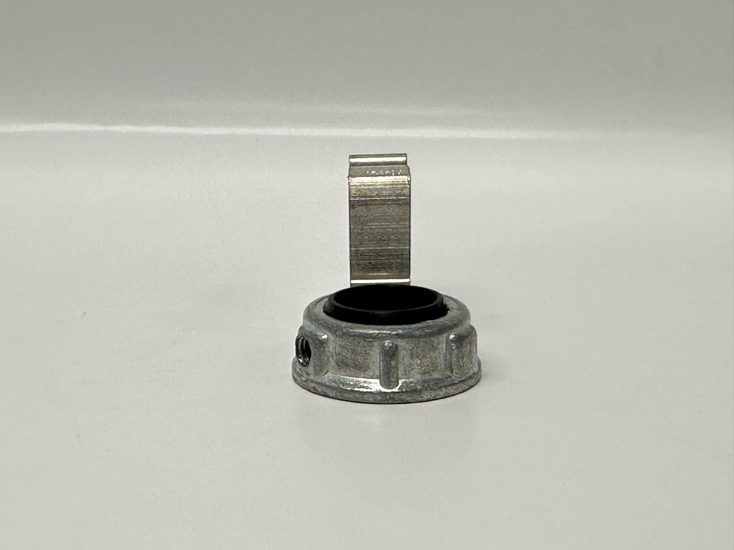 115 PK Raco 1216 1-1/2" Malleable Iron Grounding Bushing with Lug