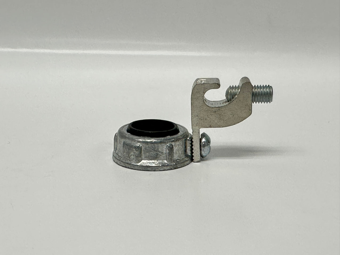 115 PK Raco 1216 1-1/2" Malleable Iron Grounding Bushing with Lug