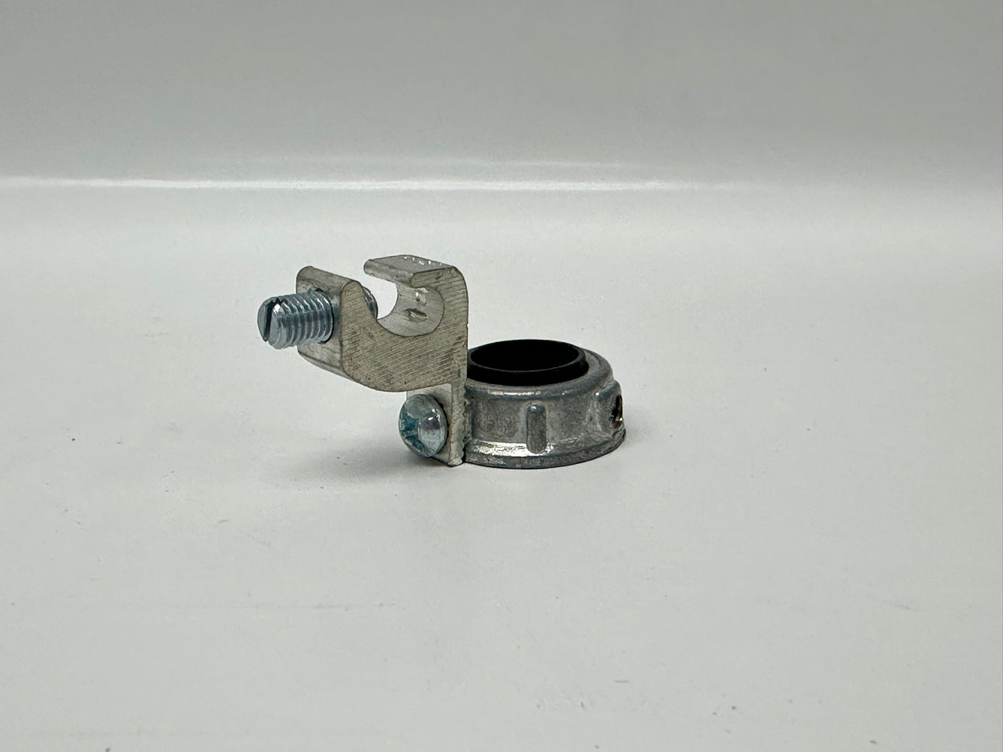 85 PK Raco 1216 1-1/2" Malleable Iron Grounding Bushing with Lug