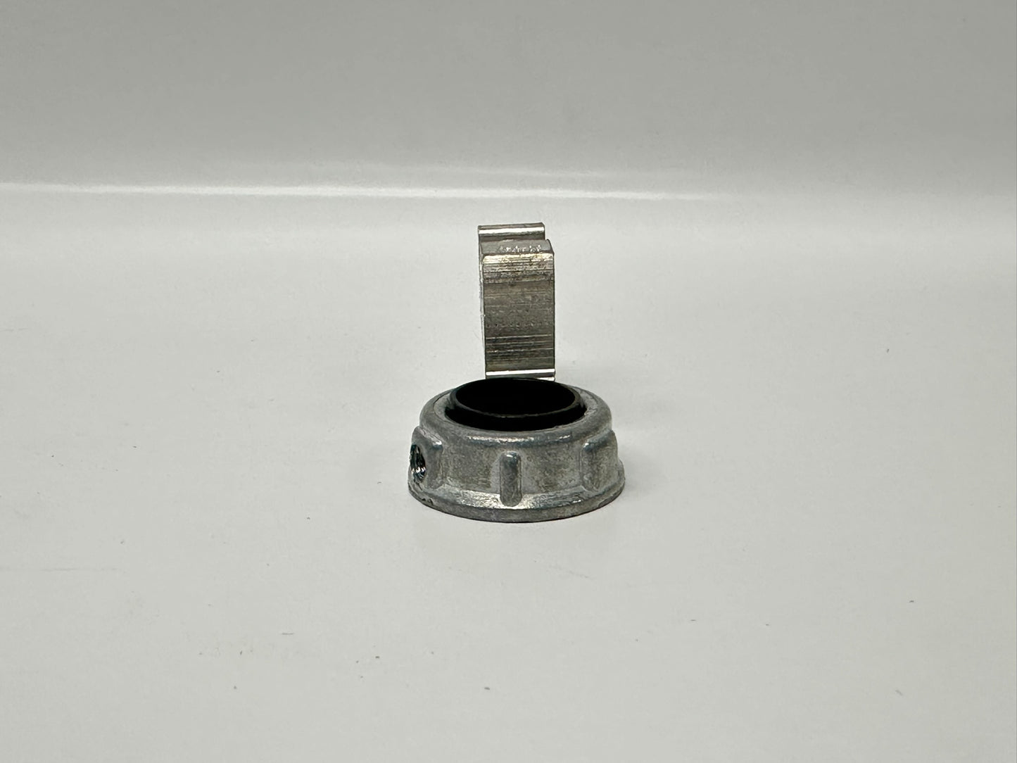 85 PK Raco 1216 1-1/2" Malleable Iron Grounding Bushing with Lug