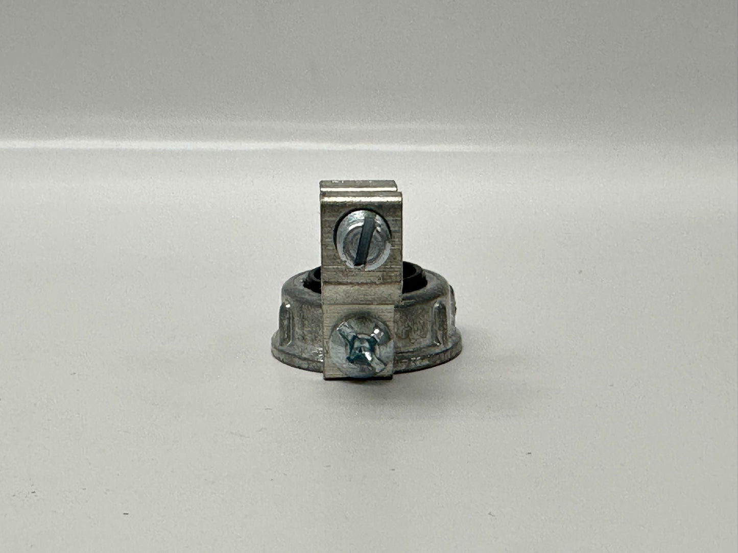 85 PK Raco 1216 1-1/2" Malleable Iron Grounding Bushing with Lug
