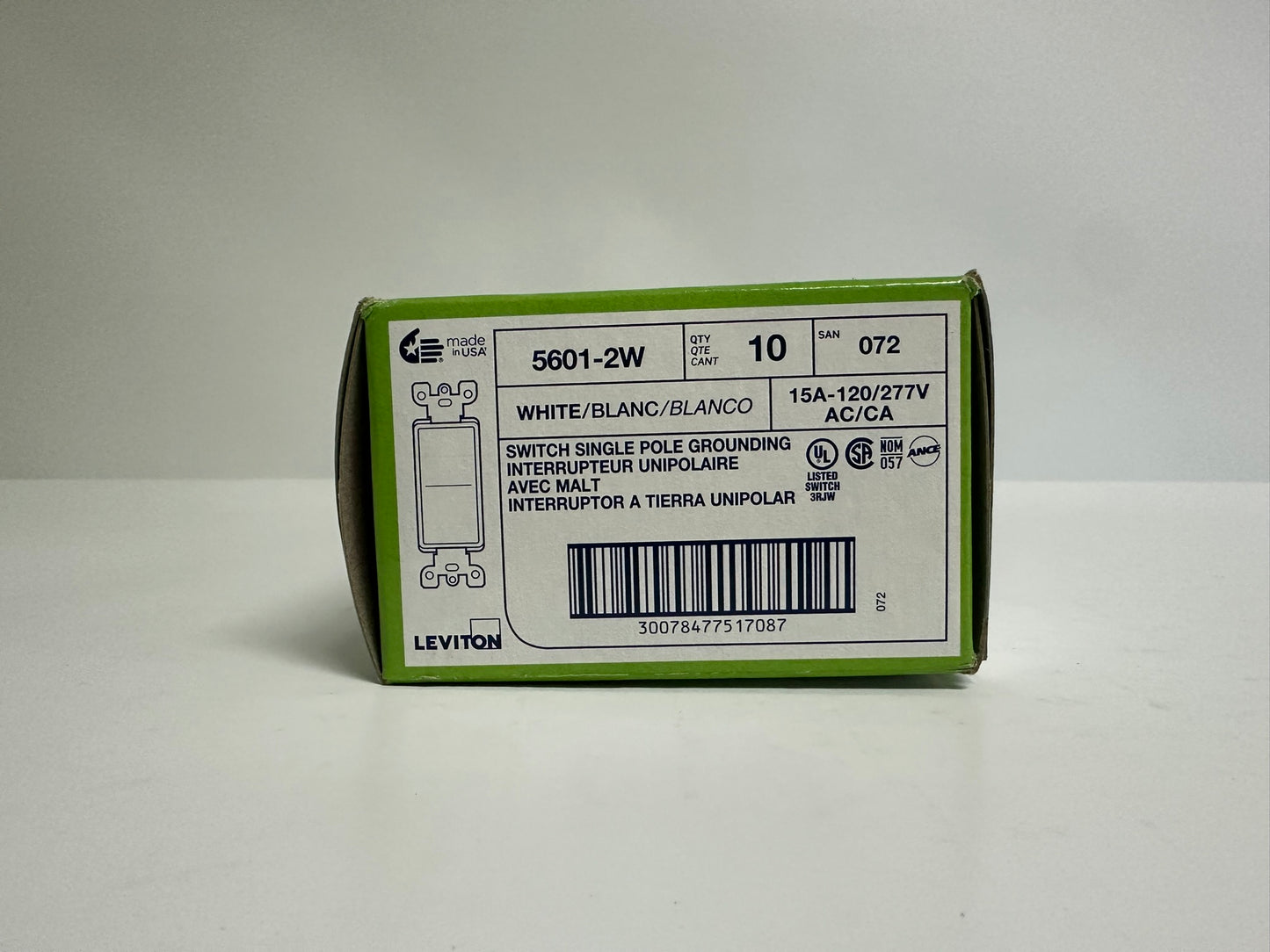 40 PK Leviton (5601-2W) 15A Switch, 15A, Single Pole Residential White
