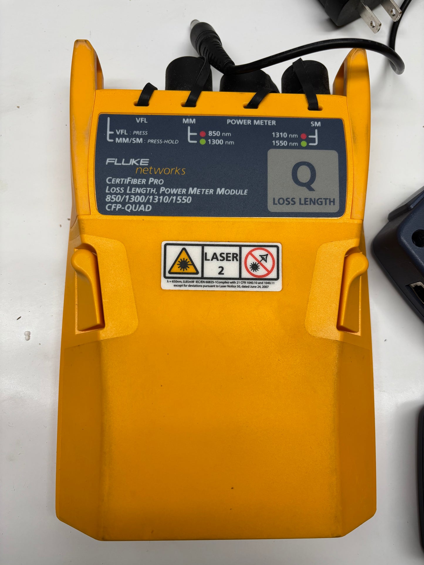 Fluke Networks DSX-8000 Cable Tester, Touch Screen Display + FI-1000-KIT w Certificates