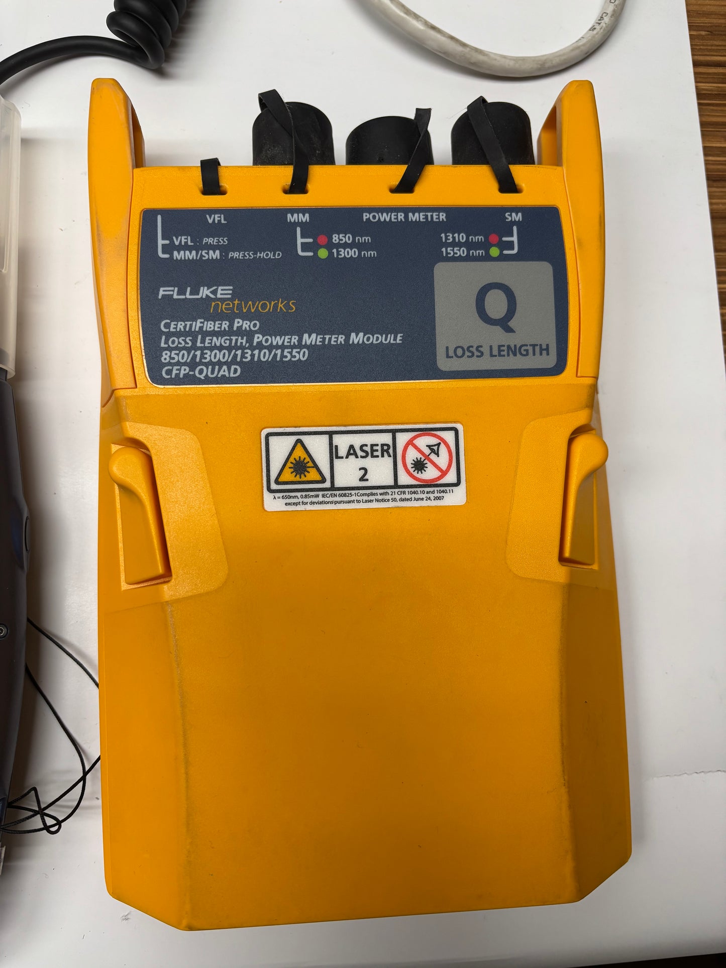 Fluke Networks DSX-8000 Cable Tester, Touch Screen Display + FI-1000-KIT w Certificates