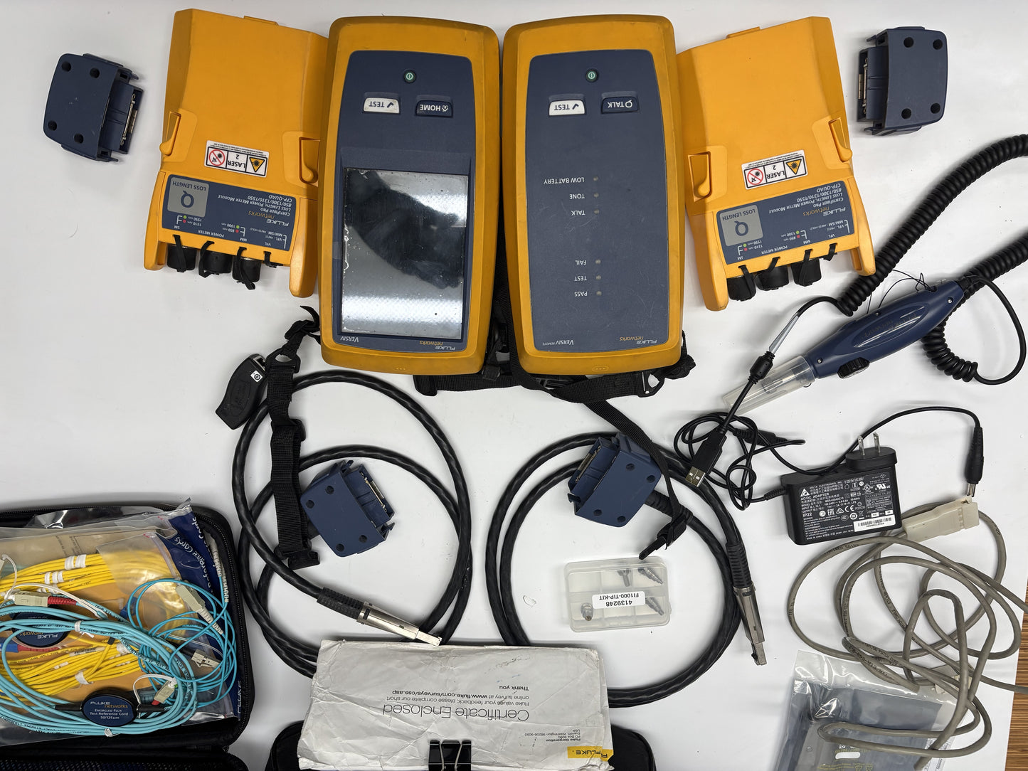 Fluke Networks DSX-8000 Cable Tester, Touch Screen Display + FI-1000-KIT w Certificates