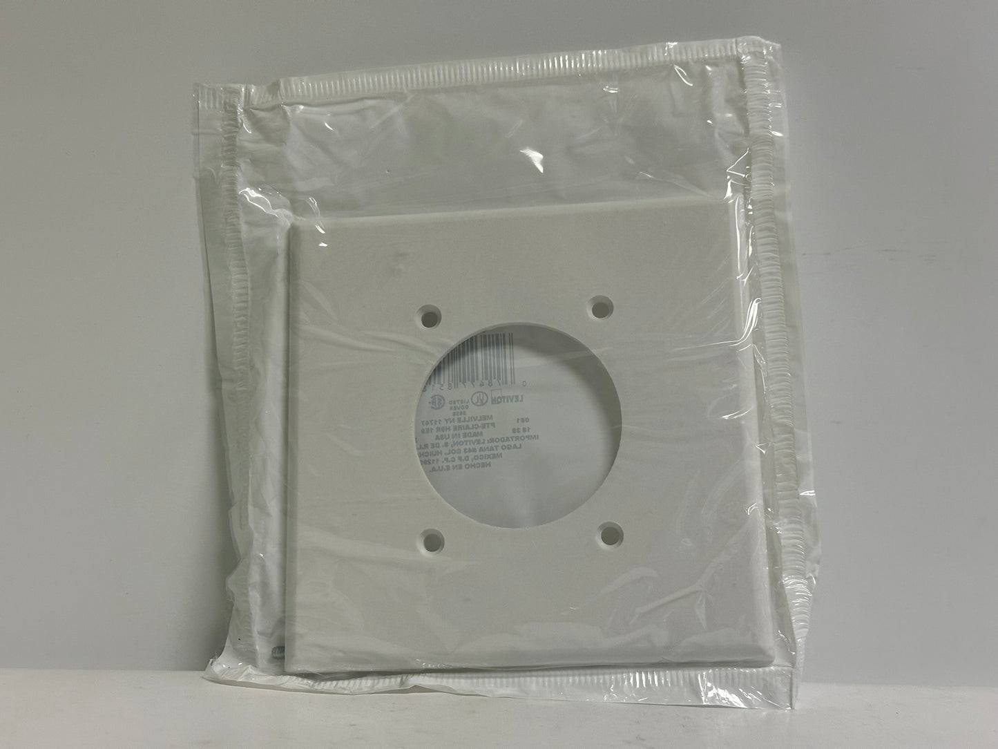 25 PK Leviton (80526-W) 2-Gang Flush Mount Outlet/Receptacle Wall Plate