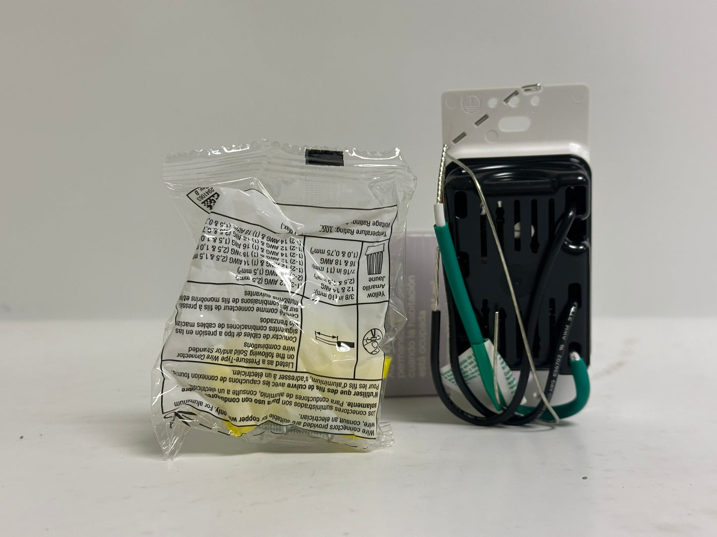 3 PK Lutron (MS-OPS2-WH) Occupancy/Vacancy Sensing Single-Pole Switch