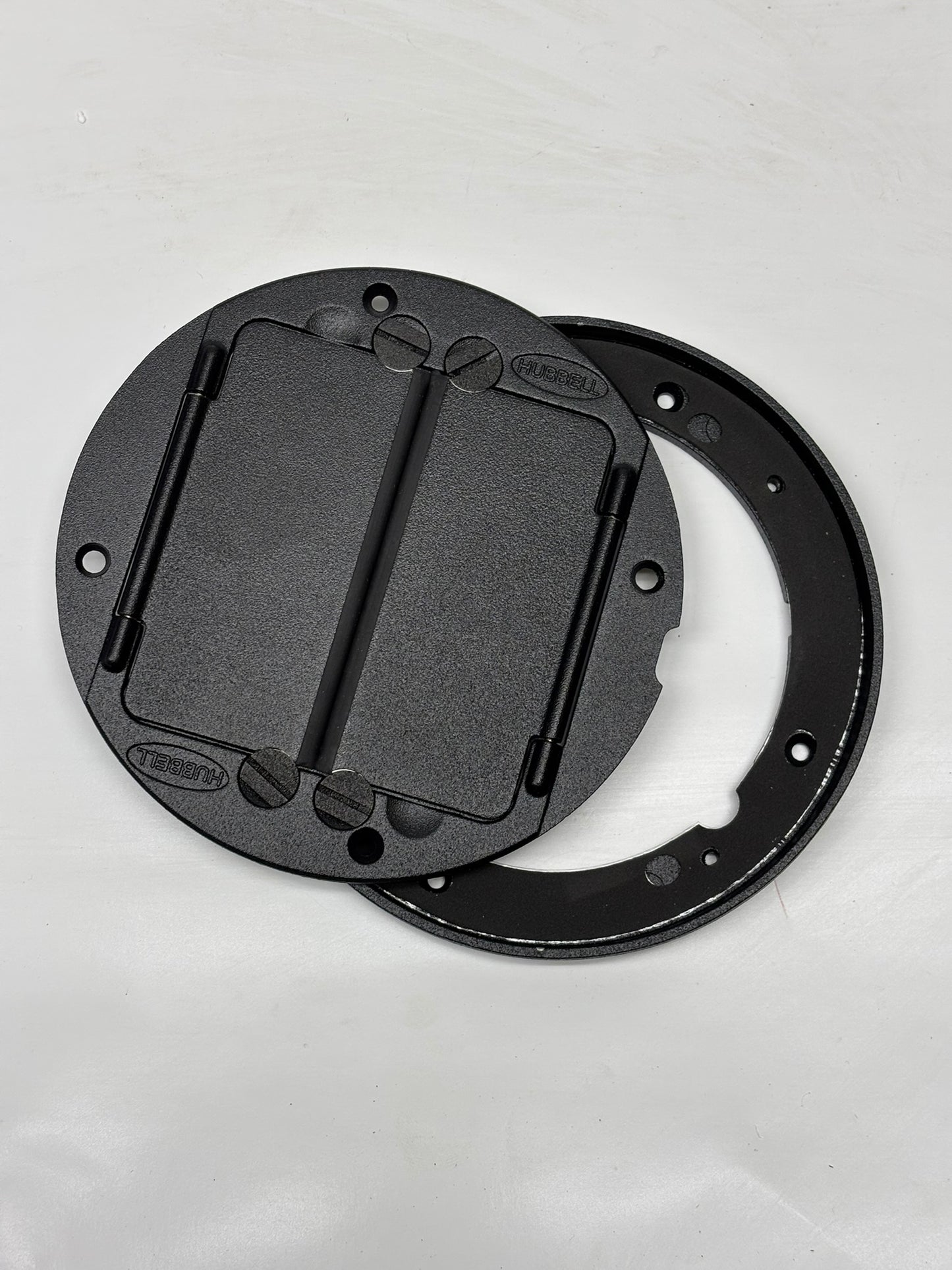 Hubbell (S1TFCBL) Round Non-Metallic Floor Cover Dual Hinged Black