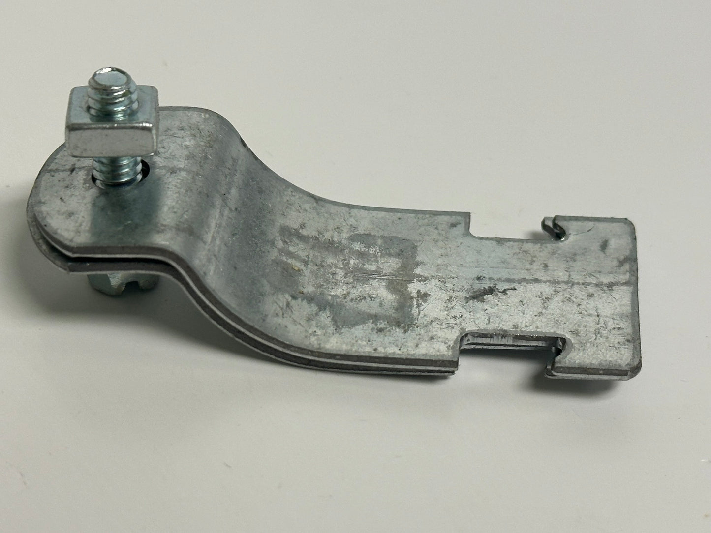 50 PK Cooper B Line (B2004PAZN) 1 1/4" Thin Wall Conduit 1 1/2" O.D Pipe Clamp