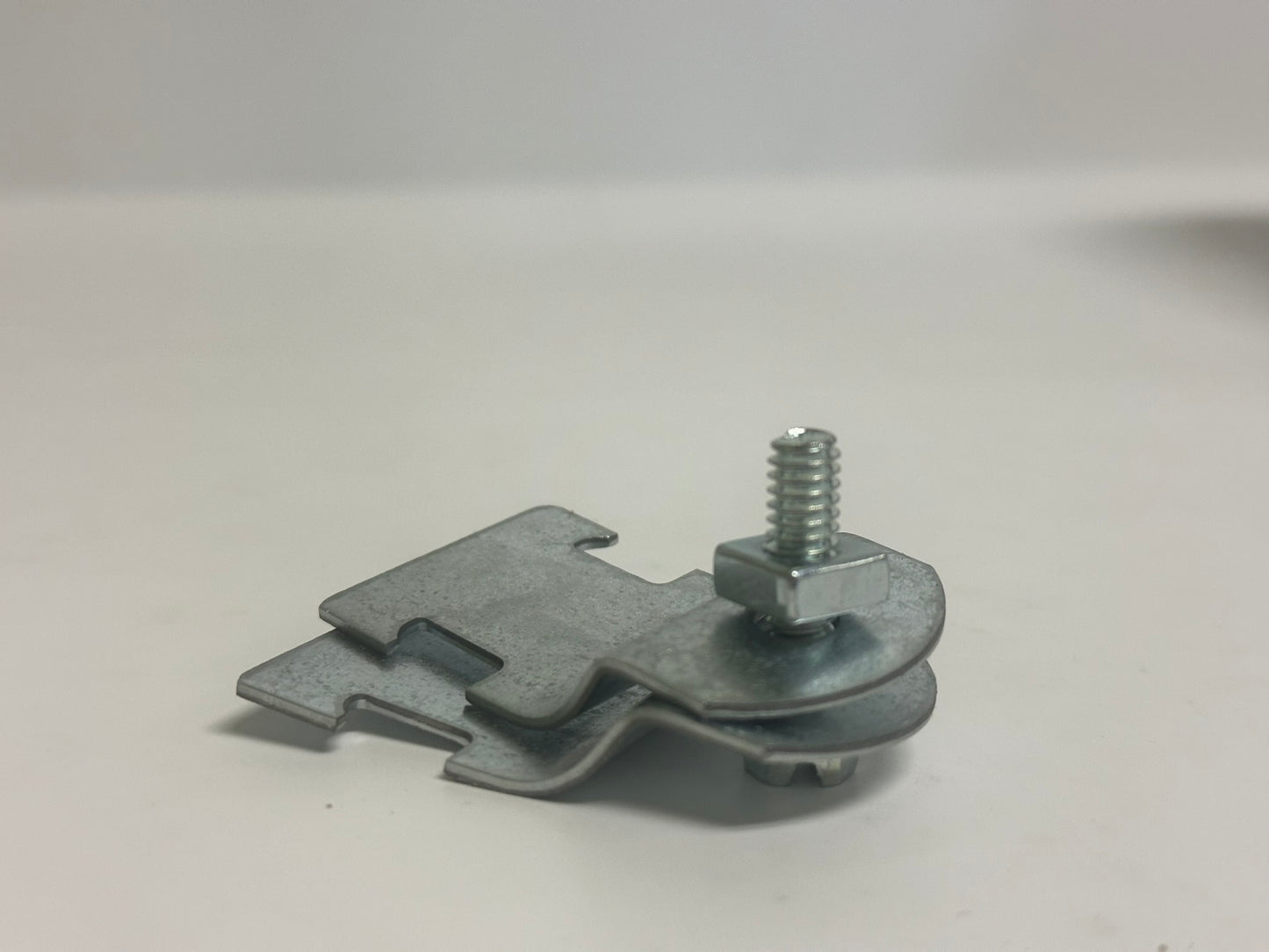 100 PK Cooper B Line (B2002PAZN) 3/4" Pipe/Conduit Clamp, Thinwall, Zinc
