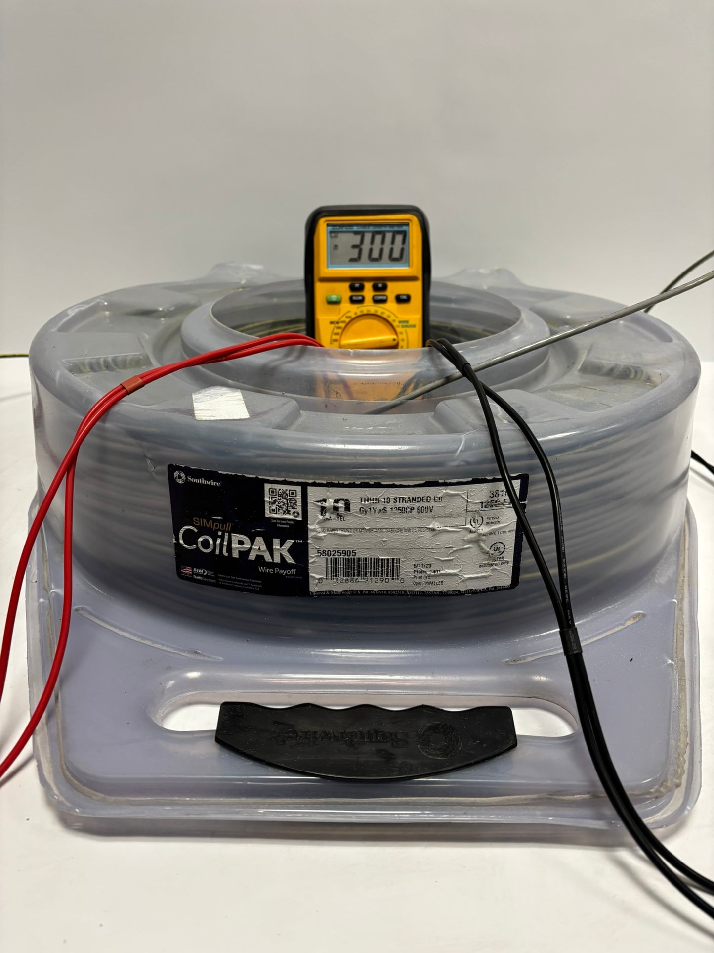 SouthWire CoilPAK 10 White Red THHN 600V 984Ft 300m 58025905