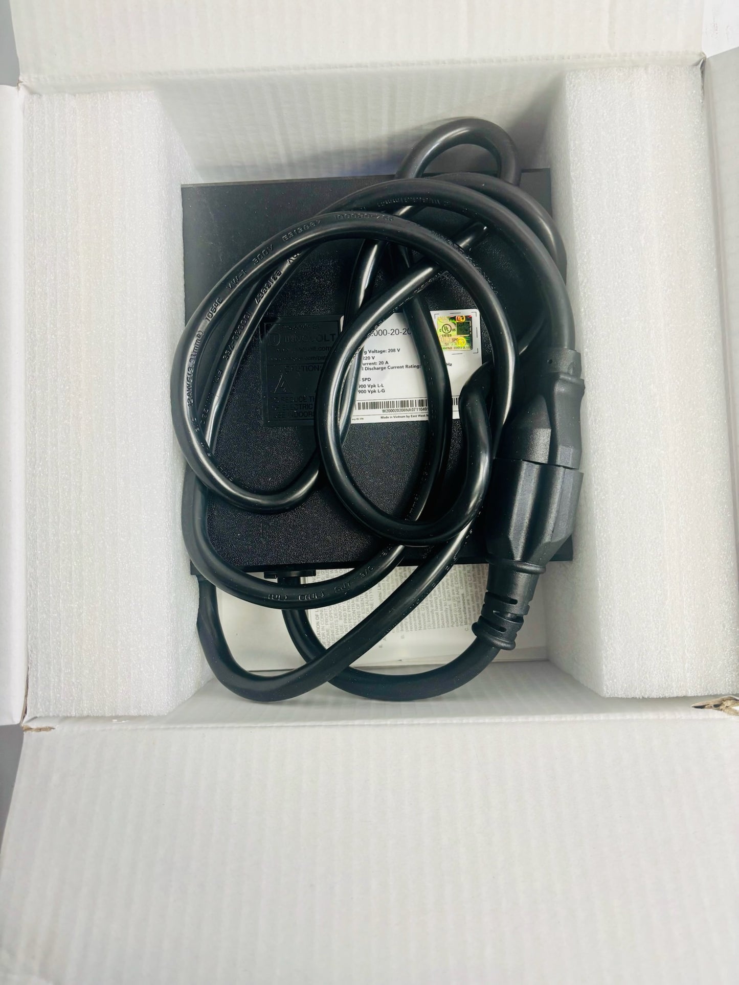 New Open Genuine Innovolt w2000-20-208 Power Protection Appliance 208V
