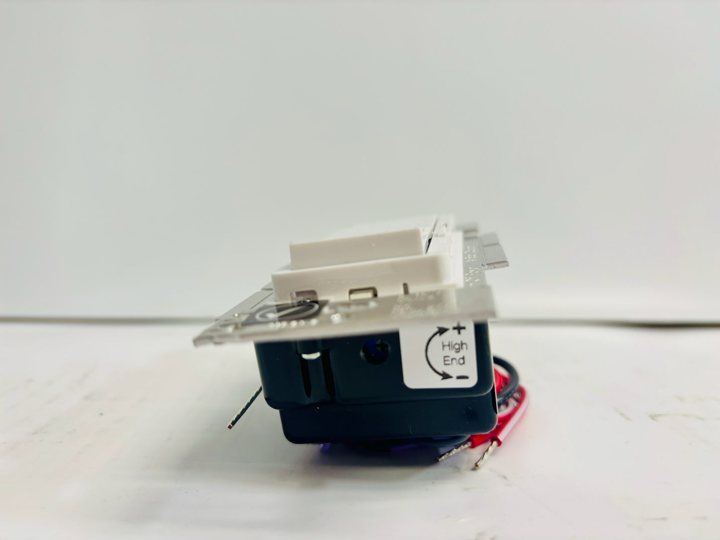 Lutron DVSTV‑WH 0‑10 V Diva Preset Dimmer 8 A 120‑277 V White