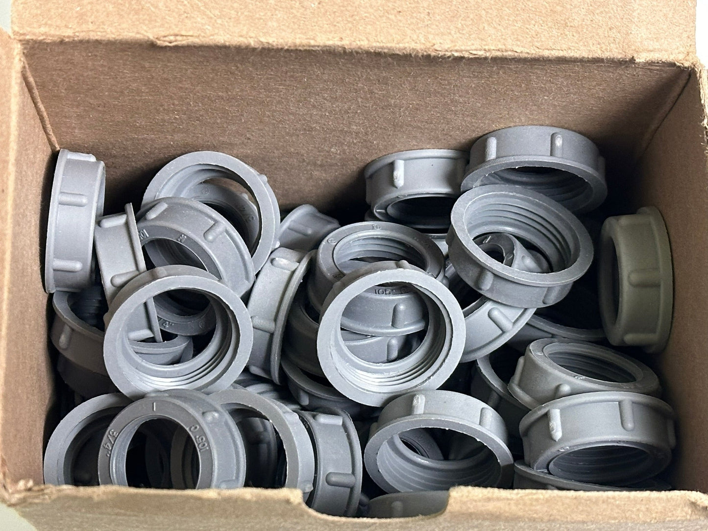 100 PK Arlington (441) 3/4" Plastic Insulating Bushing 105 Degree C Rated
