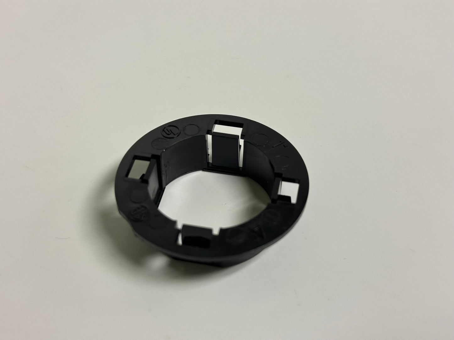 100 PK Arlington (4402) 1" Snap In Plastic Bushing For Knock Outs Temp Rating 75 Deg. C