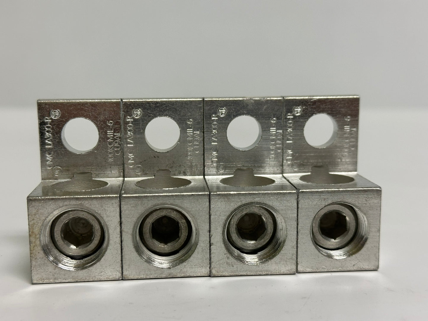 4 PK CML (LA300R) Single Conductor Solderless Lugs Anti-turn series Connectors Reusable