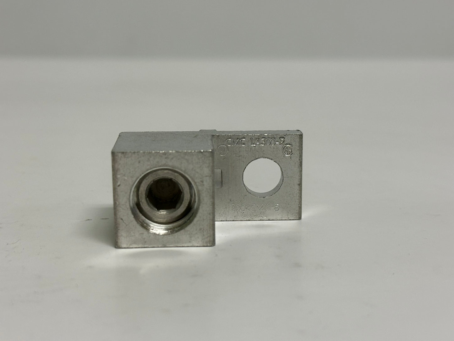 4 PK CML (LA300R) Single Conductor Solderless Lugs Anti-turn series Connectors Reusable