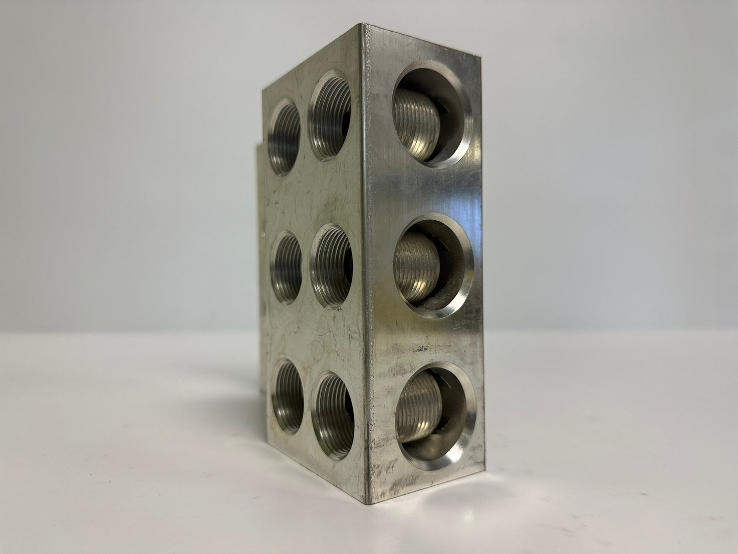 Burndy (KK3A40U-4N) 350- 800 kcmil Dual Rated Universal Mechanical Bolted Lug & Terminal