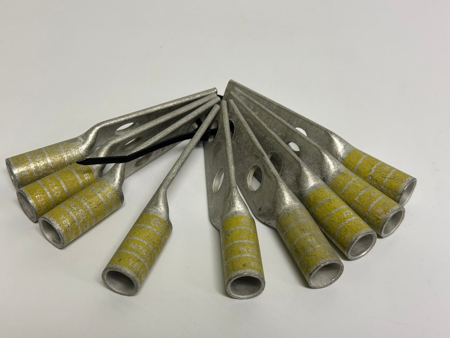 4 PK Burndy (YAZ292N)  1-3/4 Hole Spacing Compression Lug With Inspection Window Electro-Tin Plated