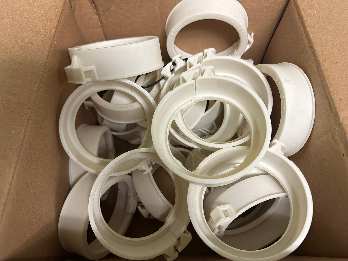 24 PK Arlington (EMT350S) 3 1/2" Insulated EMT Split Bushing Non Metallic
