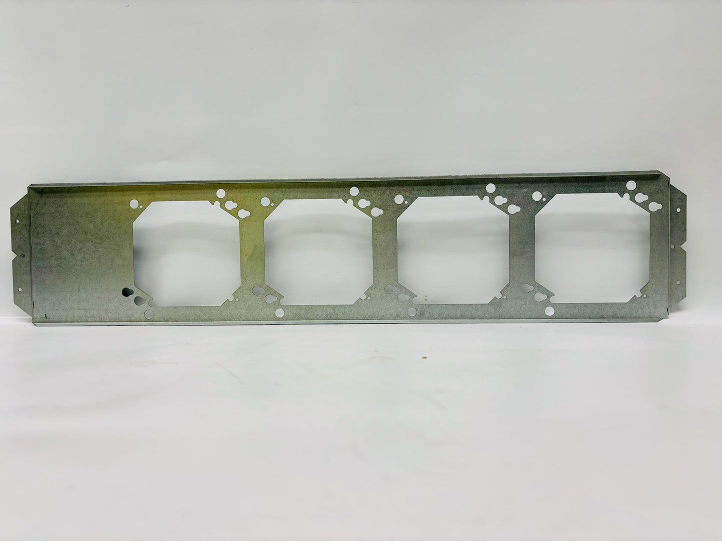 99 Pk nVent Caddy RBS24 24in Rigid Box Support for Metal Studs