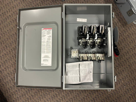 Square D (H324) Like New AWK Heavy Duty Fusible Safety Switch 200 Amps