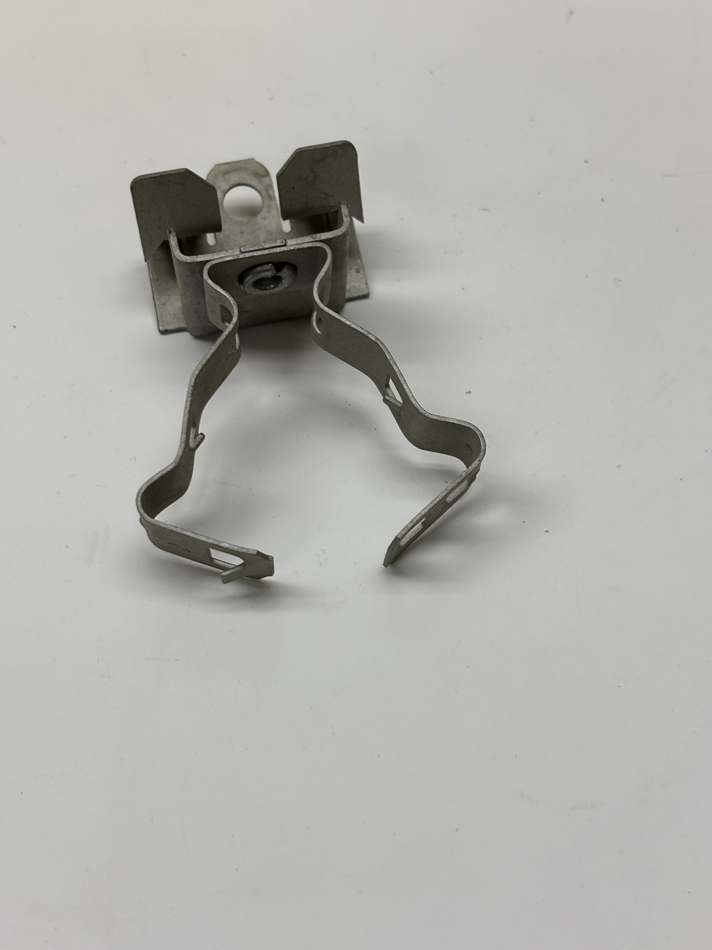 111 Pack Caddy 812M24 EM-M Conduit/Pipe to Flange Clip, Spring St. 1/2", 3/4" EMT, 1/8"–1/4" Flange
