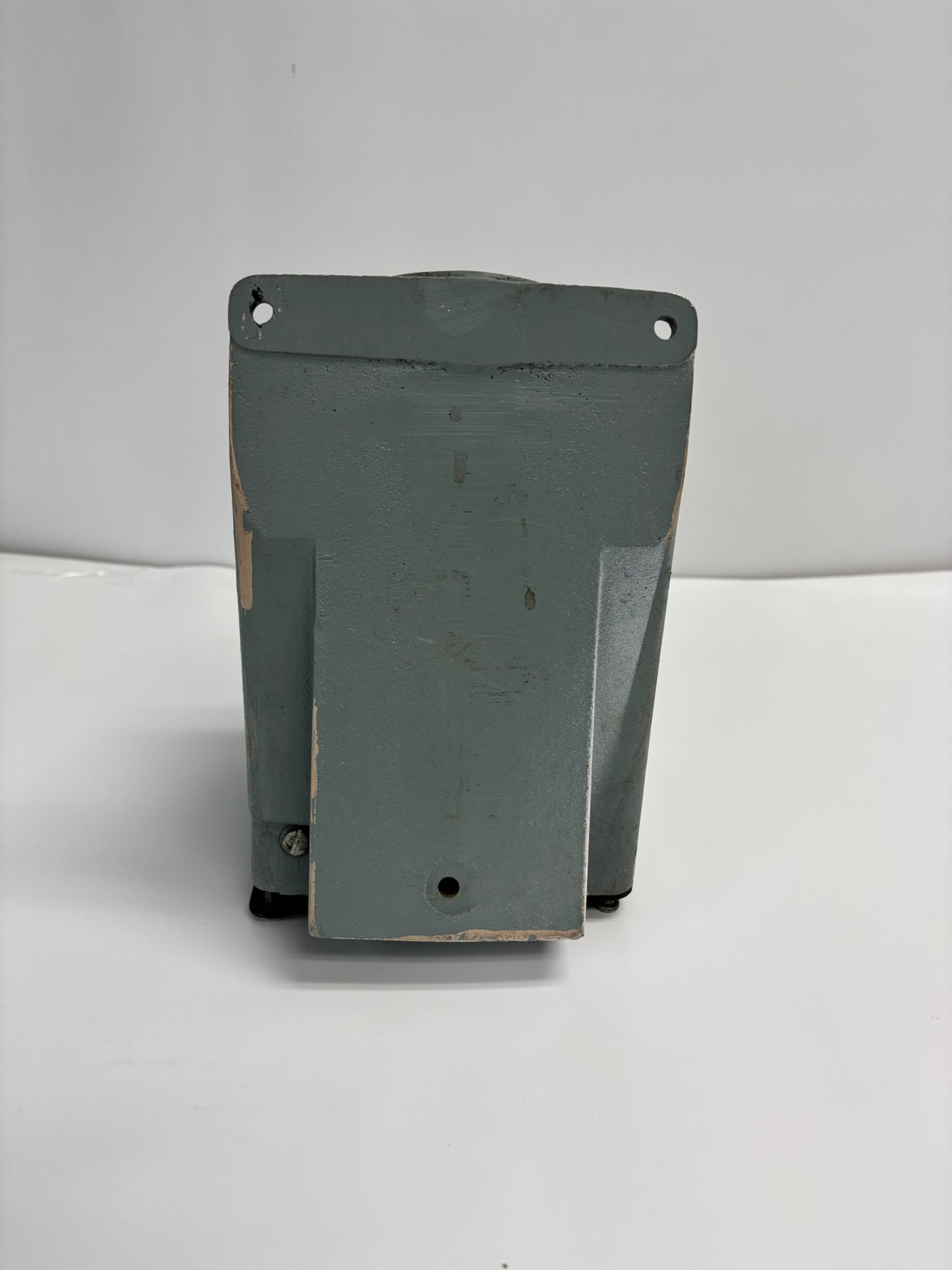 Hubbell BB1001W Back Box, 1 ½″ Hub, 100A, 15° Angle, Aluminum
