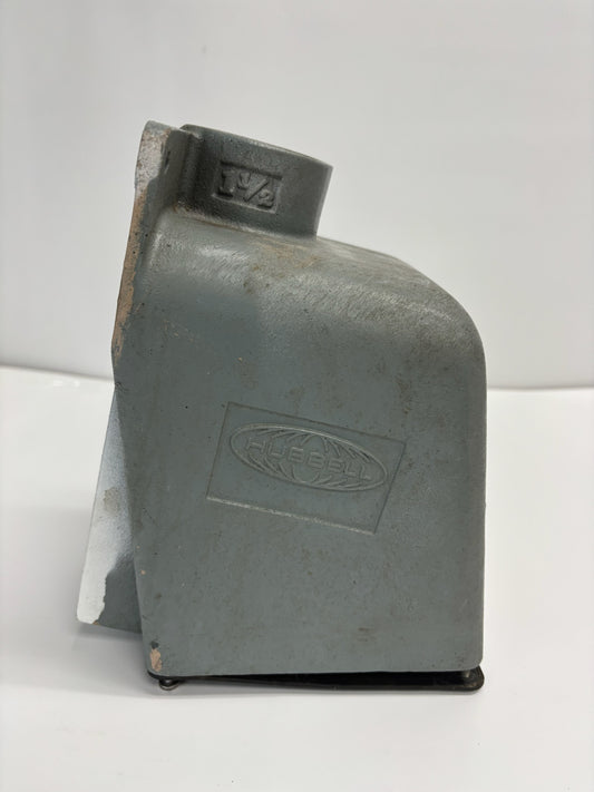 Hubbell BB1001W Back Box, 1 ½″ Hub, 100A, 15° Angle, Aluminum