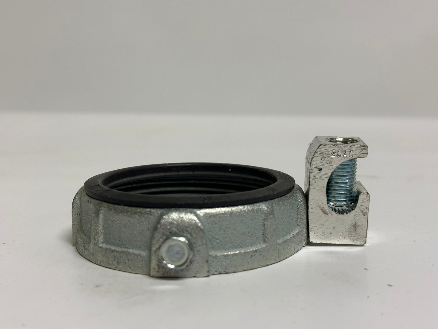 5 PK Emerson IBC250L20AC 2-1/2" Grounding Bushing, 14–2/0 AWG, Insulated, Zinc