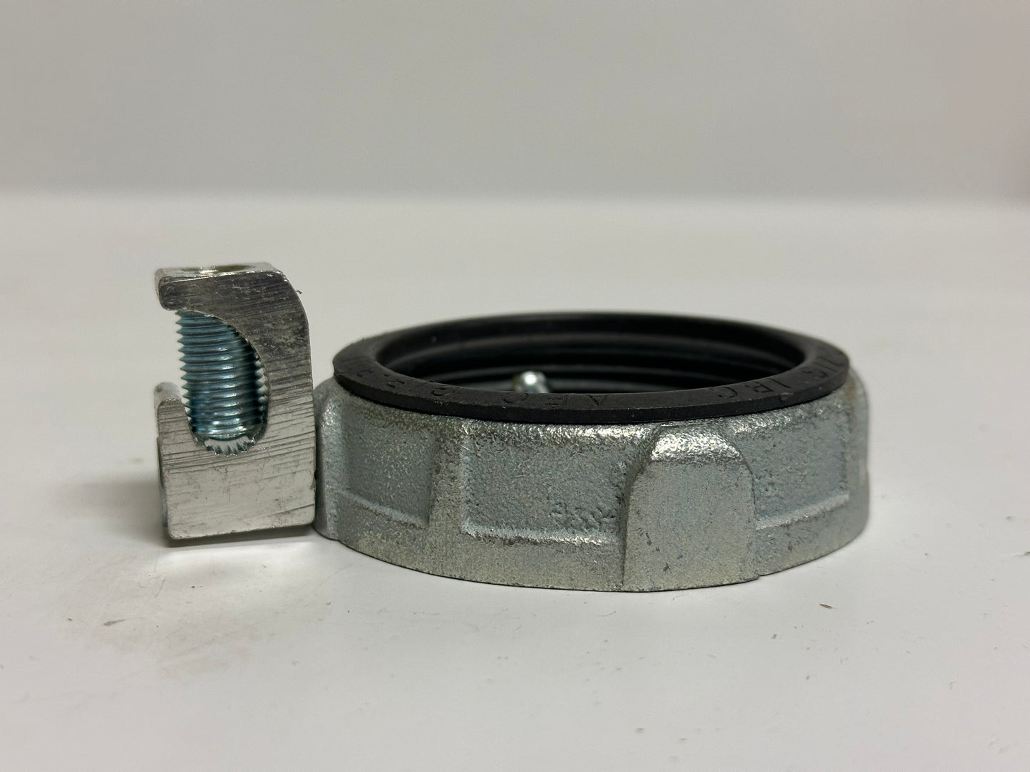 5 PK Emerson IBC250L20AC 2-1/2" Grounding Bushing, 14–2/0 AWG, Insulated, Zinc