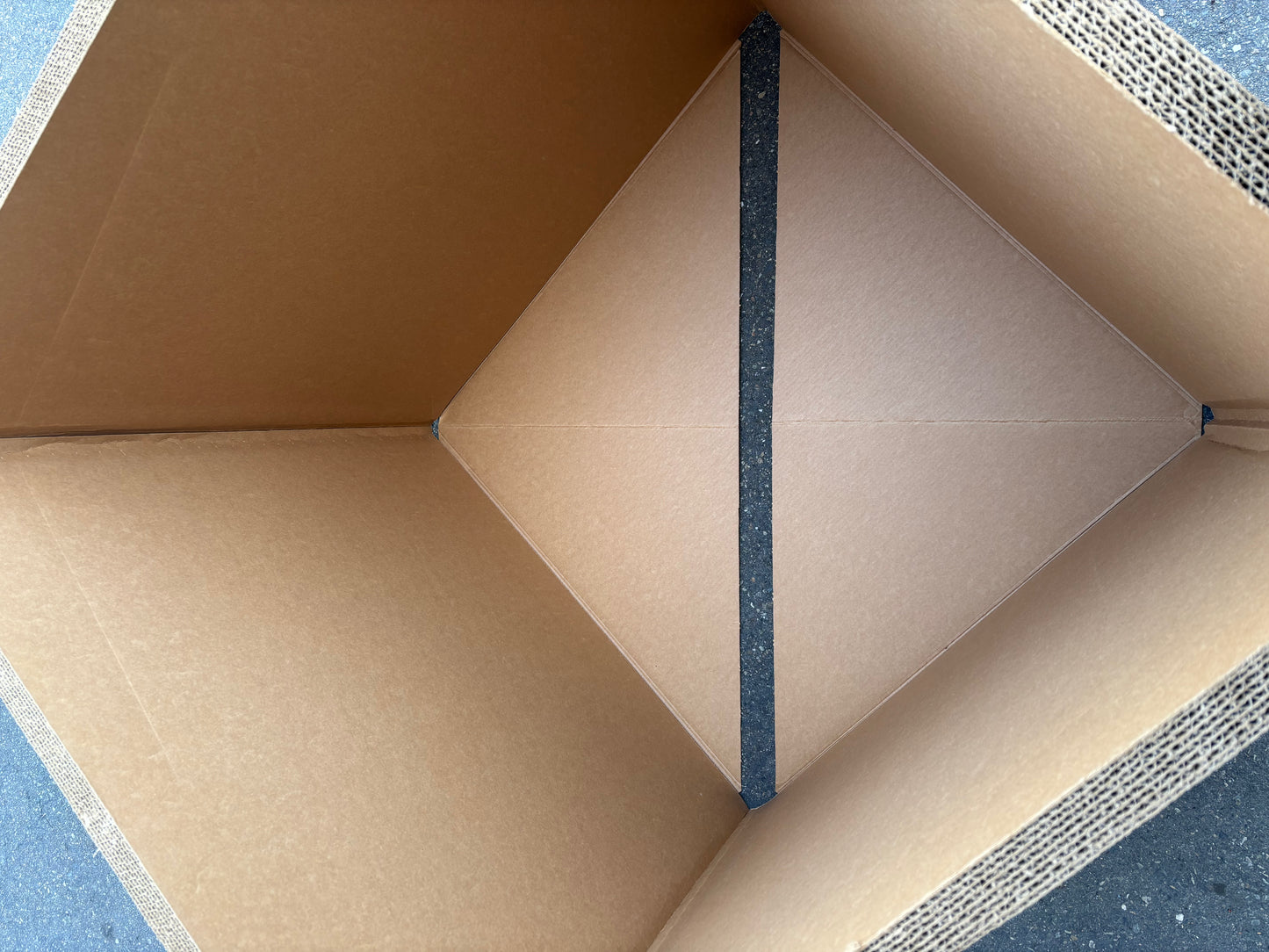 Pallet Gaylord SpaceKraft containers 6200012 40x40x40in with lid Cap 1000 lts. 8 walls
