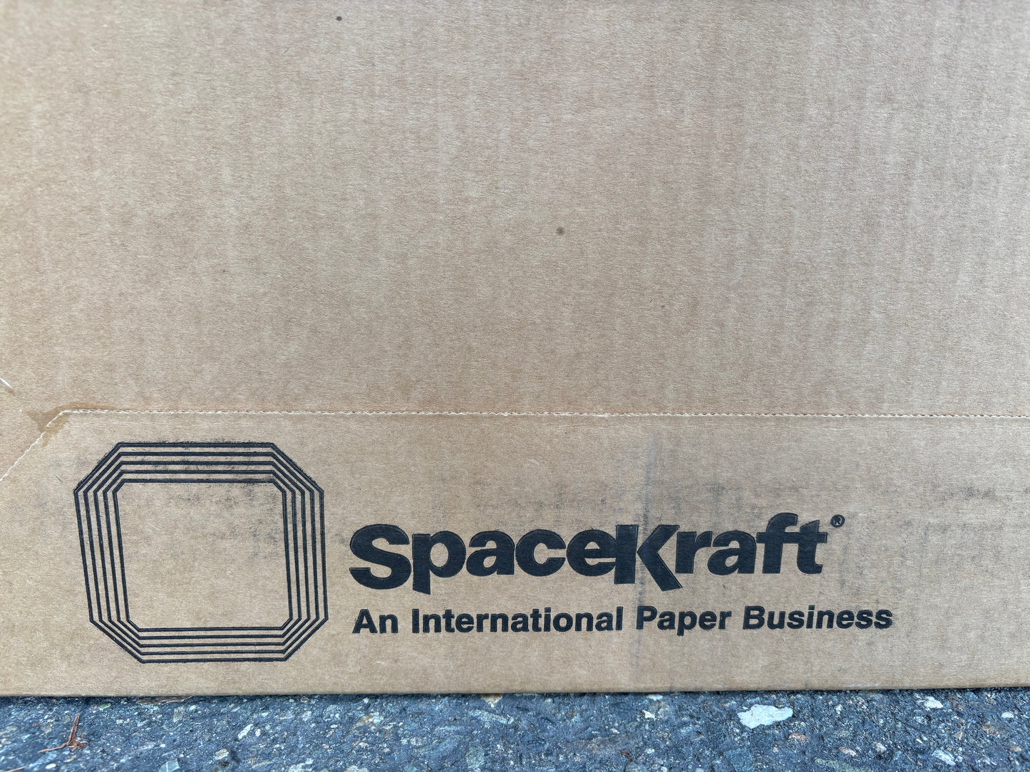 Pallet Gaylord SpaceKraft containers 6200012 40x40x40in with lid Cap 1000 lts. 8 walls