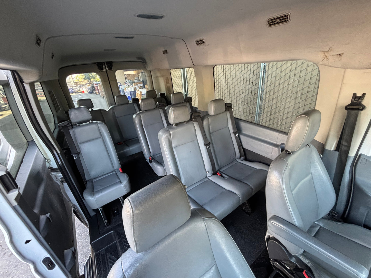 Ford Transit 150 Cargo Van Mod 2016 for 10 passengers - 132K miles. Clean Tittle
