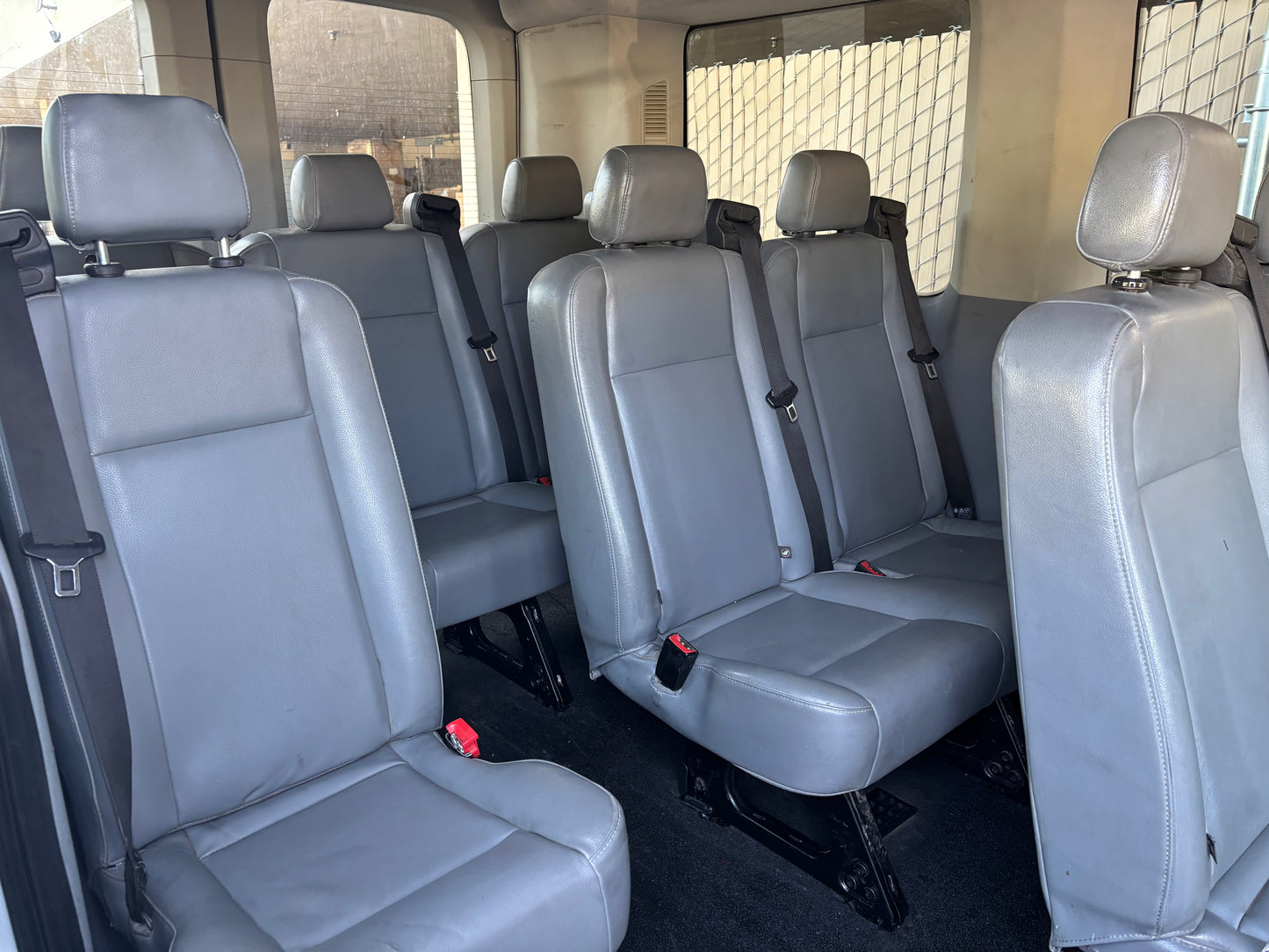 Ford Transit 150 Cargo Van Mod 2016 for 10 passengers - 132K miles. Clean Tittle