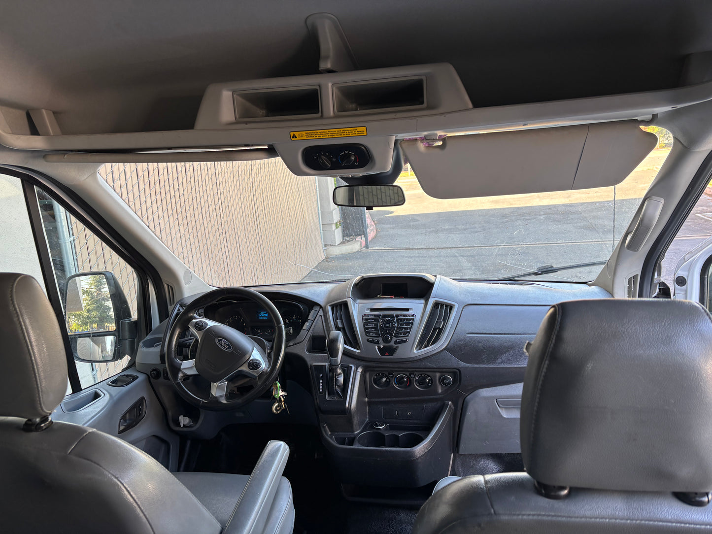 Ford Transit 150 Cargo Van Mod 2016 for 10 passengers - 132K miles. Clean Tittle