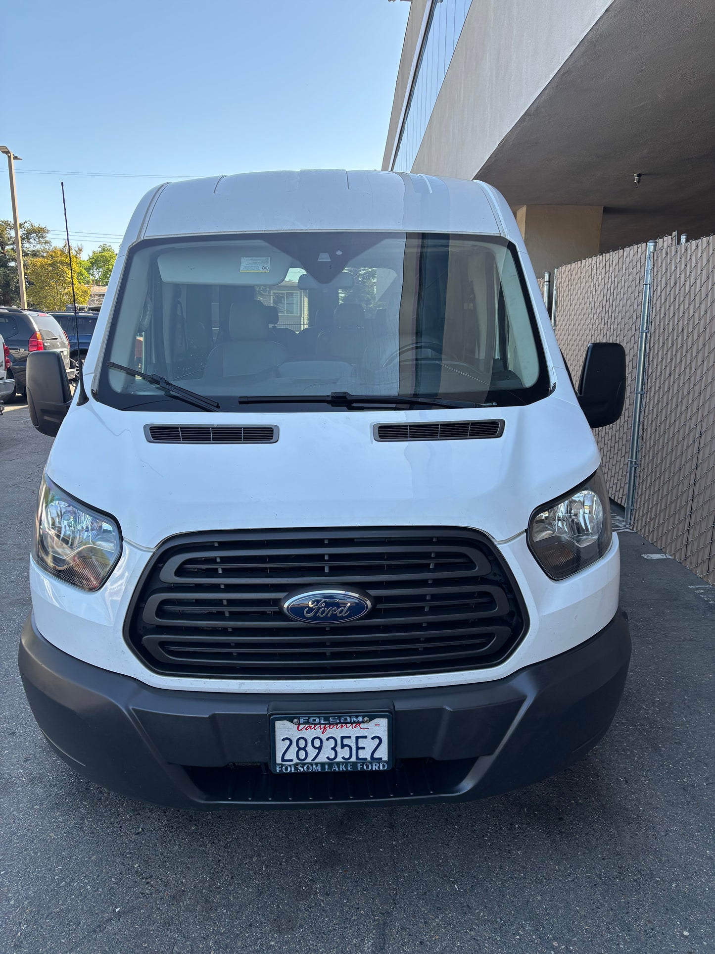 Ford Transit 150 Cargo Van Mod 2016 for 10 passengers - 132K miles. Clean Tittle