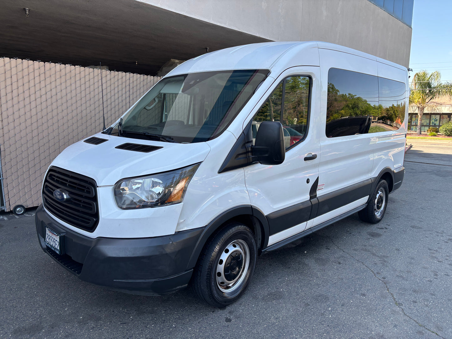 Ford Transit 150 Cargo Van Mod 2016 for 10 passengers - 132K miles. Clean Tittle