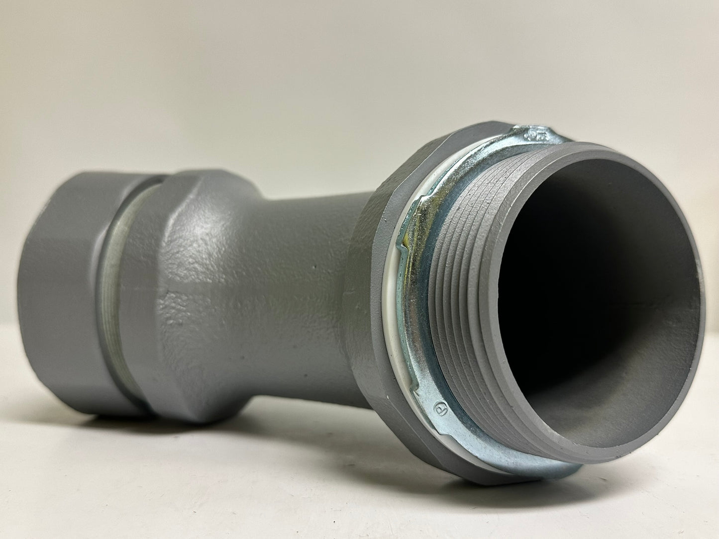 Emerson ST-45300 3" 45° Liquid Tight Connector, Malleable Iron, Zinc Plated