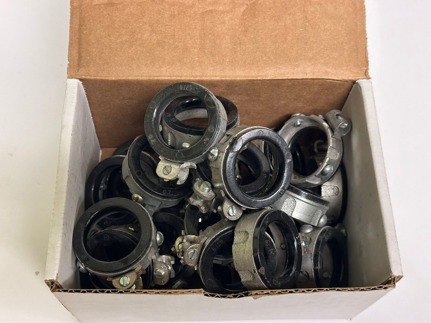 15 PK O-Z/Gedney SBLG1204 1-1/4" Insulated Grounding Bushing, Malleable Iron