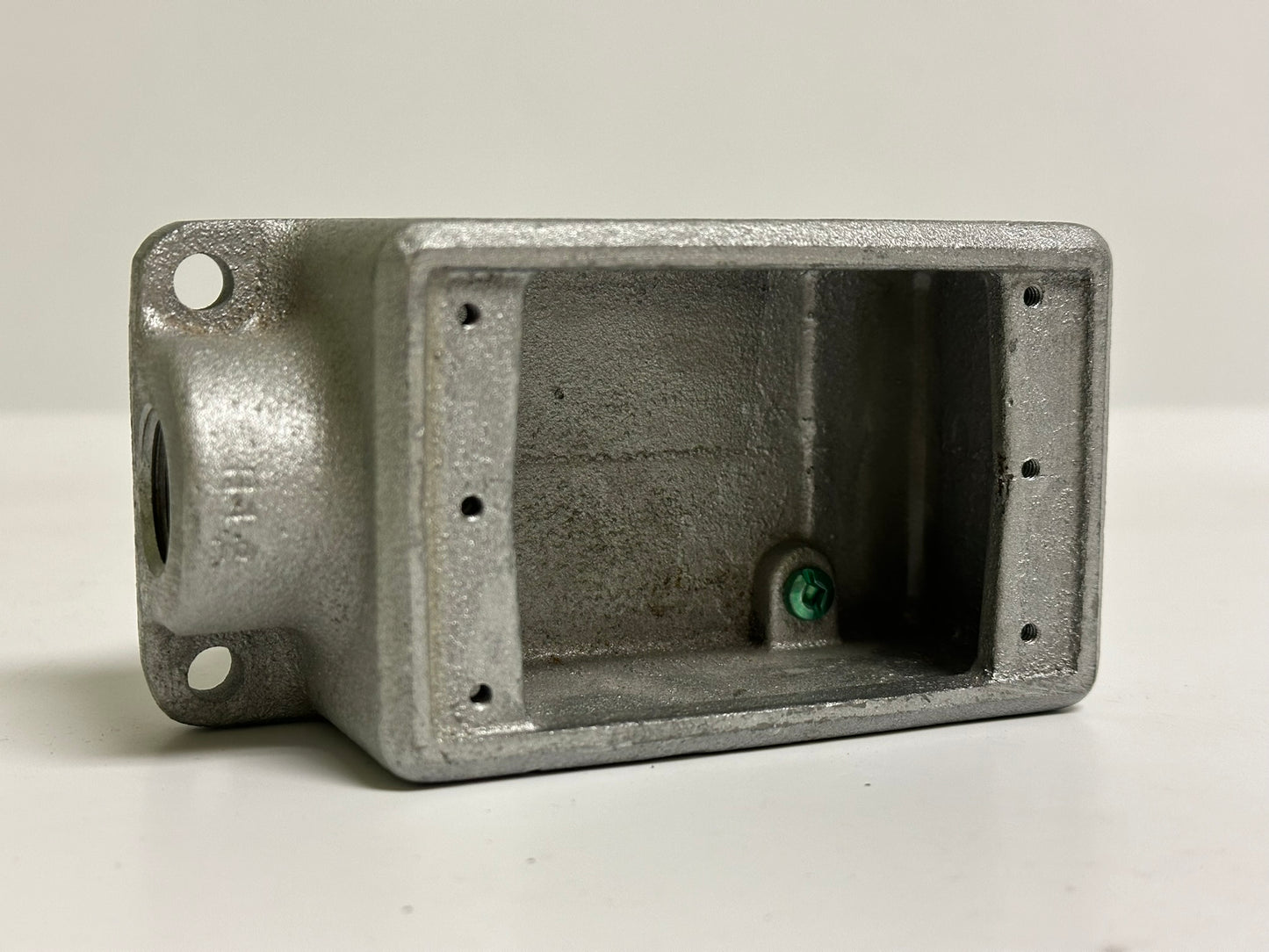 Eaton FSLA1 Condulet, 1/2" Back Feed Device Box, Iron Alloy, Wet Rated