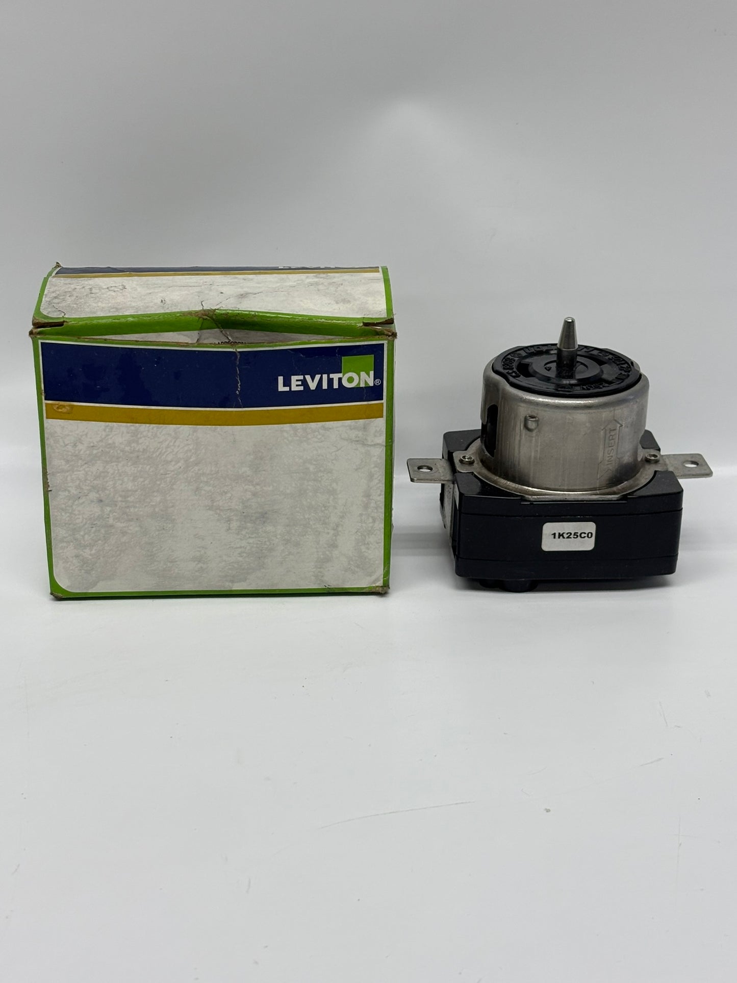 Leviton CS8269 #2Cd Locking Receptacle 2 Pole 3 Wire 50 A 250 VAC