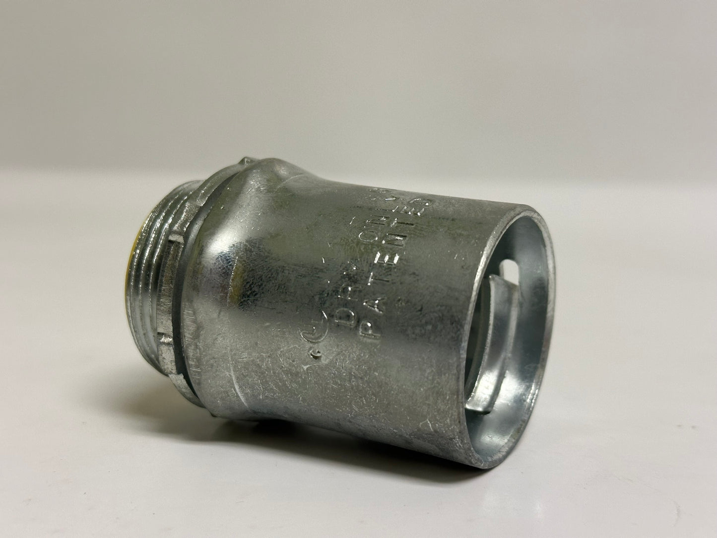 5 PK RACO 3305DB Double Bite Connector – 1/2 in., Zinc, for MC/Flex Cable