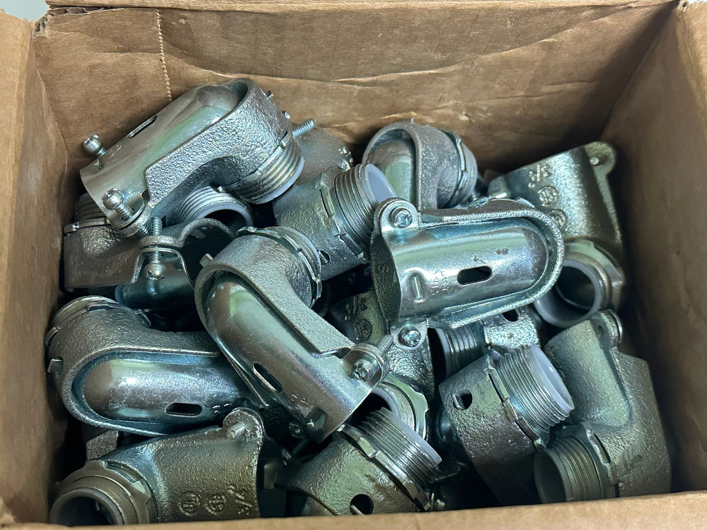 25 PK RACO 3203 90° Connector – 3/4 in., Zinc, for Flex or MC Cable