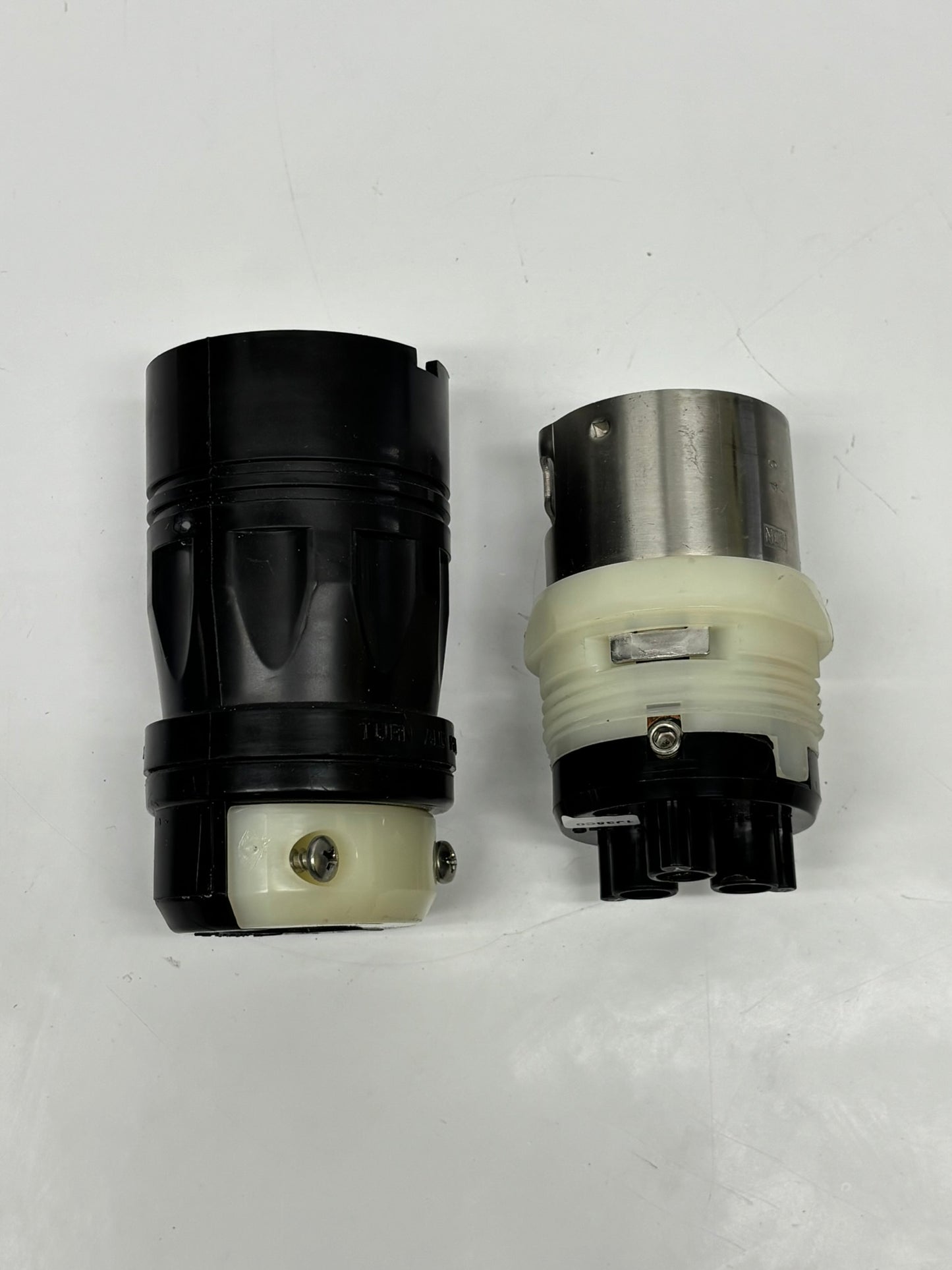 CS8265C Hubbell Twist-LockÂ® Industrial Male Plug 50A 250V 2-Pole 3-Wire Grounding