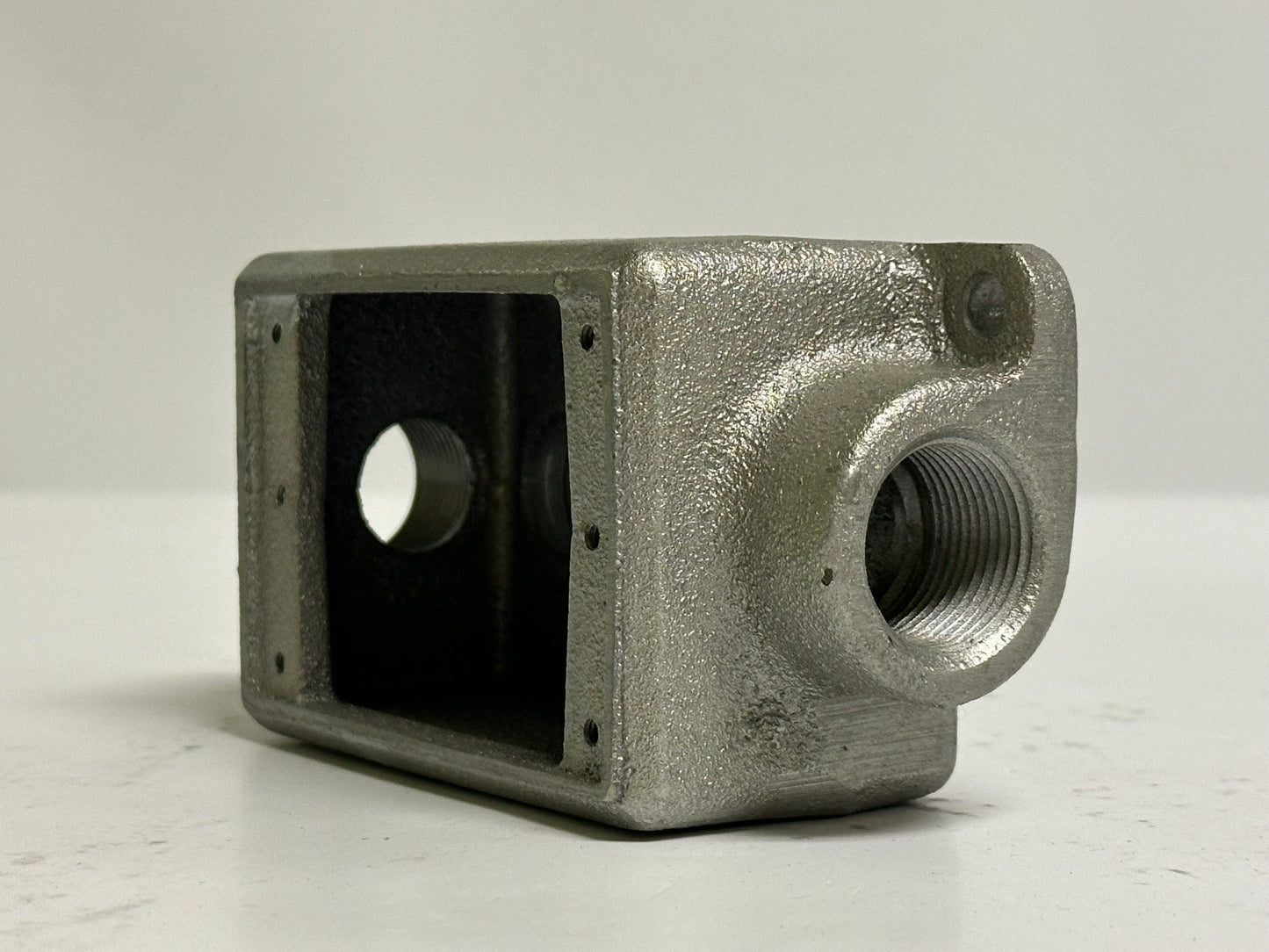 2 PK Eaton Crouse-Hinds FSCA2 Single-Gang Shallow Device Box, 3/4" Hub