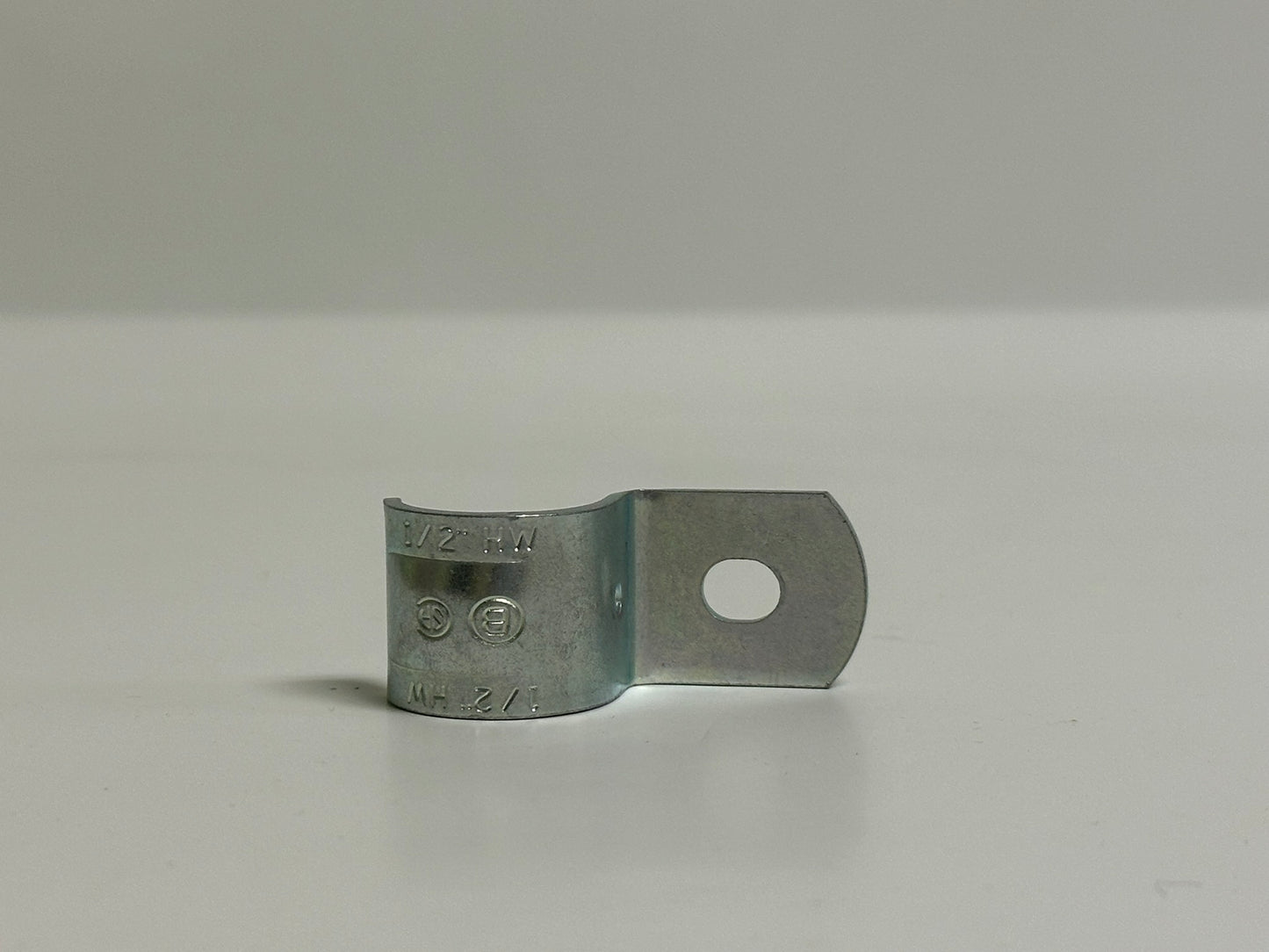 300 PK Bridgeport 901-S 1/2" One-Hole Rigid Pipe Strap – Steel, Zinc Plated