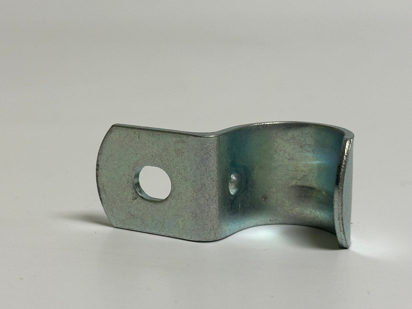 300 PK Bridgeport 901-S 1/2" One-Hole Rigid Pipe Strap – Steel, Zinc Plated